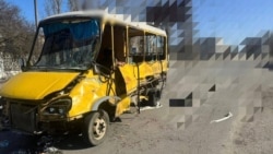 13 березня російська армія атакувал аавтобус на Харківщині. На фото: атакований 11 березня російським дроном пасажирський автобус у Херсоні. 