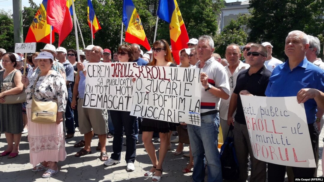 Moldovenii cer transparență Băncii Naționale a Moldovei și guvernatorului ei
