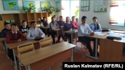 Мигранттар алып берген эмерек. 