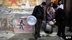 Supă pentru familii sărace de migranţi, Atena