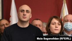 Ника Мелия, Элене Хоштария