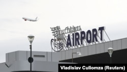 Aeroportul Internațional Chișinău, unde două curse au fost redirecționate, iar una reținută la sol, după închiderea temporară a spațiului aerian al R. Moldova, în noaptea de 28 spre 29 noiembrie 2025. (imagine simbol)