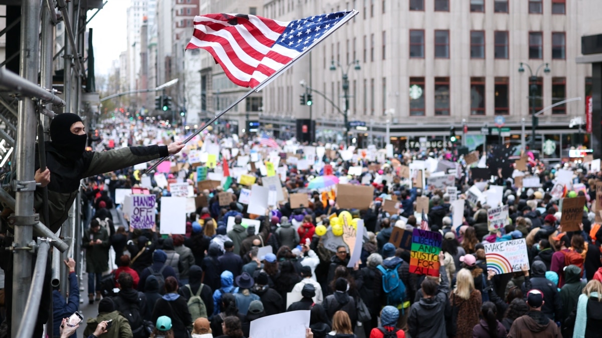 აშშ-ში ტრამპის პოლიტიკის საწინააღმდეგო მასობრივი საპროტესტო აქციები გაიმართა
