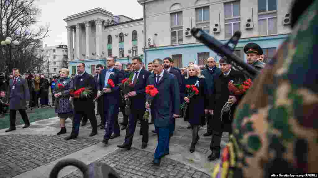 Російська влада Криму й голови угруповань «ДНР» і «ЛНР» Олександр Захарченко й Ігор Плотницький