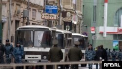 Здание Центризбиркома надежно охраняется милицией