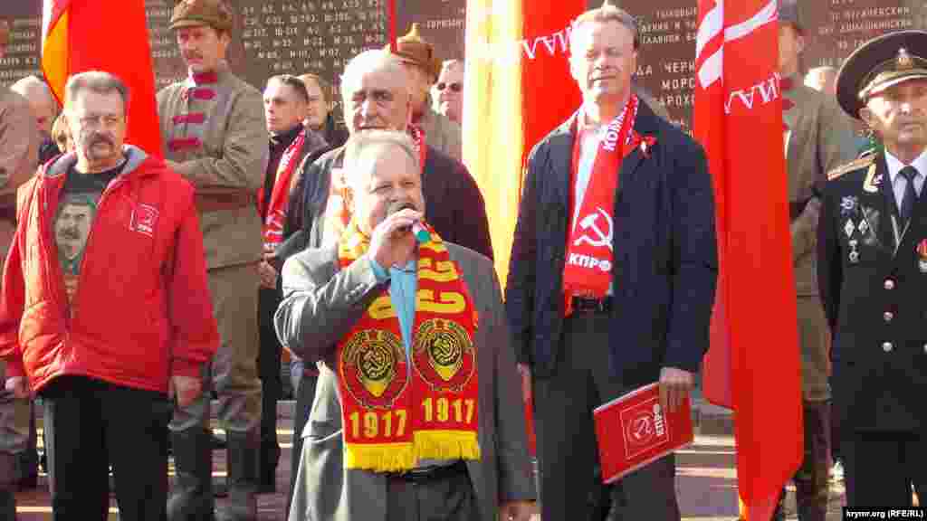 Митинг в честь 100-летия Октябрьской революции в Севастополе
