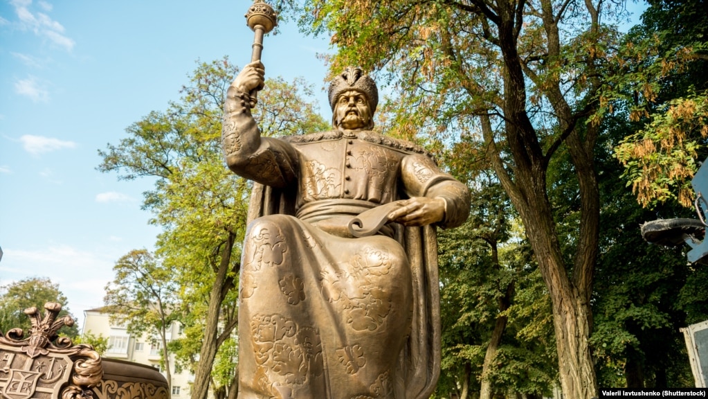 Пам’ятник Івану Мазепі у Полтаві і досі залишається єдиним повноцінним пам'ятником гетьману в Україні. Решта – або погруддя, або меморіальні дошки