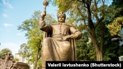 Пам’ятник Івану Мазепі у Полтаві і досі залишається єдиним повноцінним пам'ятником гетьману в Україні. Решта – або погруддя, або меморіальні дошки