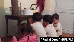 Tajikistan, Khatlon region, children in a cold weather in Qurghonteppa city, 24November2016