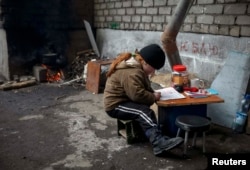 The education of some 200,000 children in eastern Ukraine has been severely affected by the ongoing conflict in the region, according to UNICEF. (file photo)