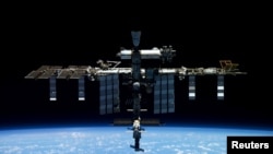 Міжнародна космічна станція (МКС), сфотографована учасником 66-ї експедиції космонавтом Петром Дубровим із борту «Союз МС-19». Фото було опубліковано 20 квітня 2022 року.