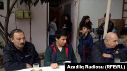 Шахин Новрузлу на поминовении своего отца, 18.10.2014