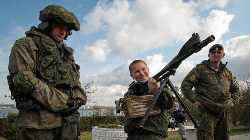 Севастополь: в районе Юхариной балки устроили выставку российского вооружения 