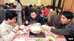 Общение за столом на самом распространенном языке в мире - китайском