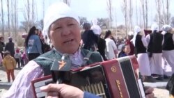 Ак-Сай. Кыргызстанцы и таджикистанцы вместе отпраздновали Нооруз