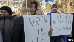 Un grup de alegători moldoveni și mesajul lor către deputați.