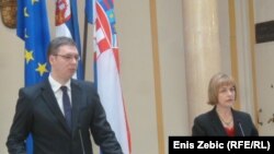 Aleksandar Vučić i Vesna Pusić na konferenciji za novinare u Zagrebu, 29. travanj 2013.