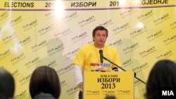 Прес-конференција на директорот на Граѓанската асоцијација МОСТ Дарко Алексов. МОСТ ги следи локалните избори 2013.
