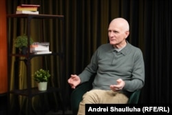 Ляўрэат Нобелеўскай прэміі міру 2022 года Алесь Бяляцкі ў інтэрвію для Беларускай службы Радыё Свабода праз тры дні пасьля свайго вызваленьня з турмы. Вільня, 16 сьнежня 2025