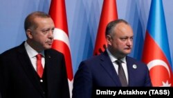 Recep Tayyip Erdogan și Igor Dodon la summitul organizației pentru cooperarea economică la Marea Neagră (BSEC), Istanbul, 22 mai 2017