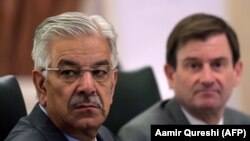 Pakistani Foreign Minister Khawaja Muhammad Asif (L) and U.S. ambassador to Pakistan David Hale attend the 4th Round of the US-Pakistan bilateral dialogue in Islamabad in November 2017.