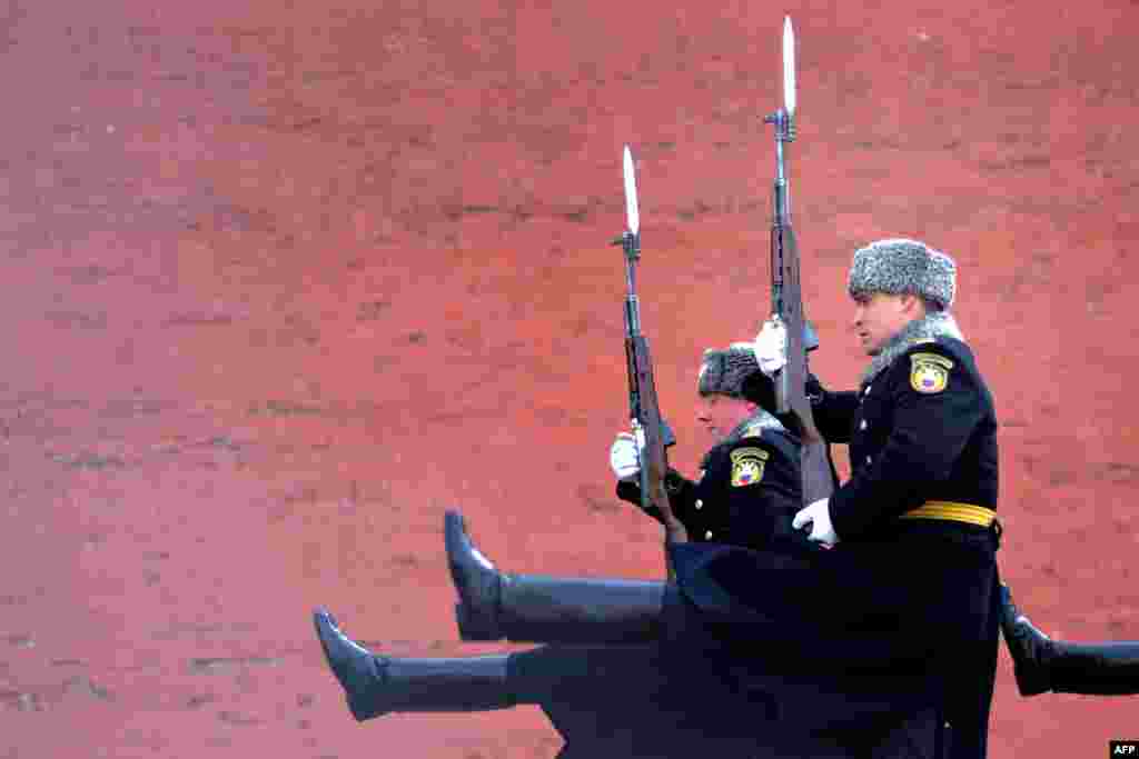 Soldiers of the Presidential Regiment march during the Change of Guard ceremony at the Tomb of the Unknown Soldier in Moscow. (AFP/Kirill Kudryavtsev)