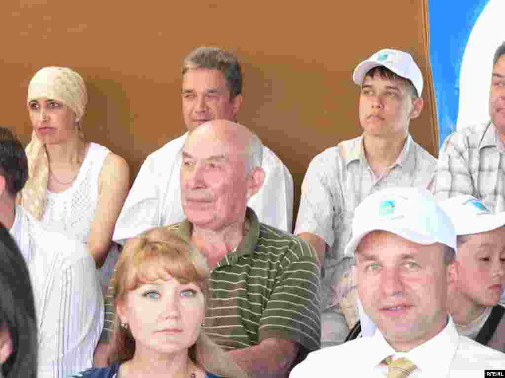 Балык Бистәсендә Сабантуй - 2009 - Шагыйрь, Балык Бистәсе егете Равил Фәйзуллин