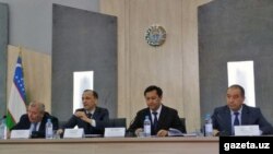 Бош санитар врач Баҳром Алматов (ўнгдан иккинчи).