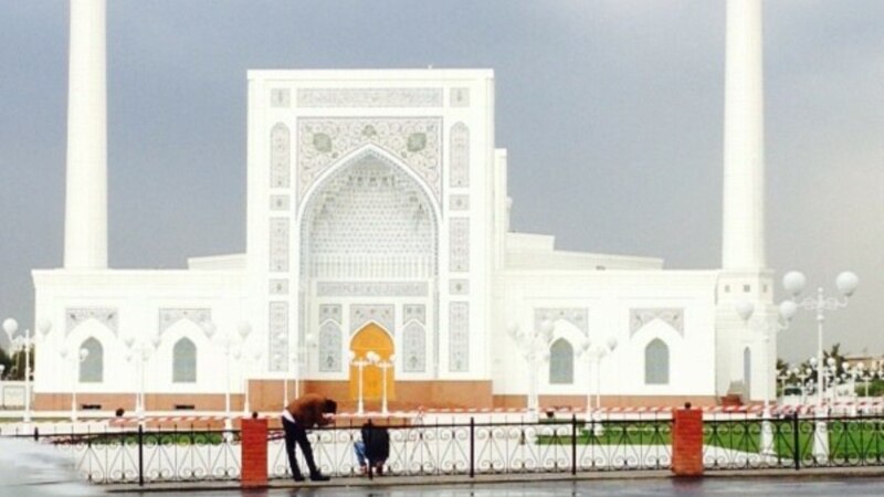 Өзбекстандын мечиттеринде дүлөйлөр үчүн да баян айтыла баштады 