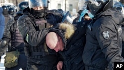 У 13 містах Росії станом на 10-ту ранку за київським часом поліція затримала принайні 48 осіб