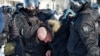 Задержание участника акции протеста в Хабаровске, иллюстративное фото
