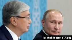 Kazakh President Qasym-Zhomart Toqaev (left) and his Russian counterpart, Vladimir Putin (file photo)
