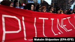 People attend a rally in Moscow in March 2019 protesting censorship on Russia's sovereign Internet.