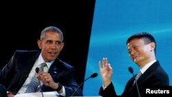 ABŞ-ın keçmiş prezidenti Barack Obama (solda) və Jack Ma, 2015-ci il