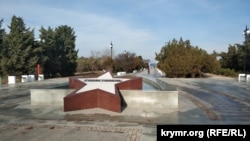 На главной аллее реконструируемого парка Победы в Севастополе 