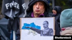 Almaniyada anti-Putin etirazçısı