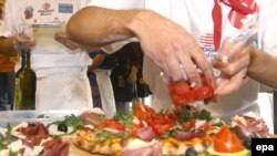 I u zagrebačkom Centru za mirovne studije (CMS) najoštrije osuđuju rasistički post vlasnika pizzerije u Samoboru, podsjećajući da zabrana diskriminacije po zakonu vrijedi i za privatne poslodavce.