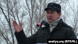 Жаңаөзен оқиғасының жүз күндігіне орай өткен қарсылық митингісін ұйымдастырушы Лұқпан Ахмедmяров. Орал, 24 наурыз 2012 жыл.