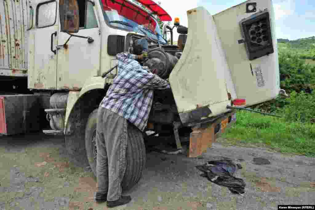 Armenia -- Iranian truck-drivers in Armenia, 24Aug2012