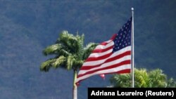 د امریکا بیرغ