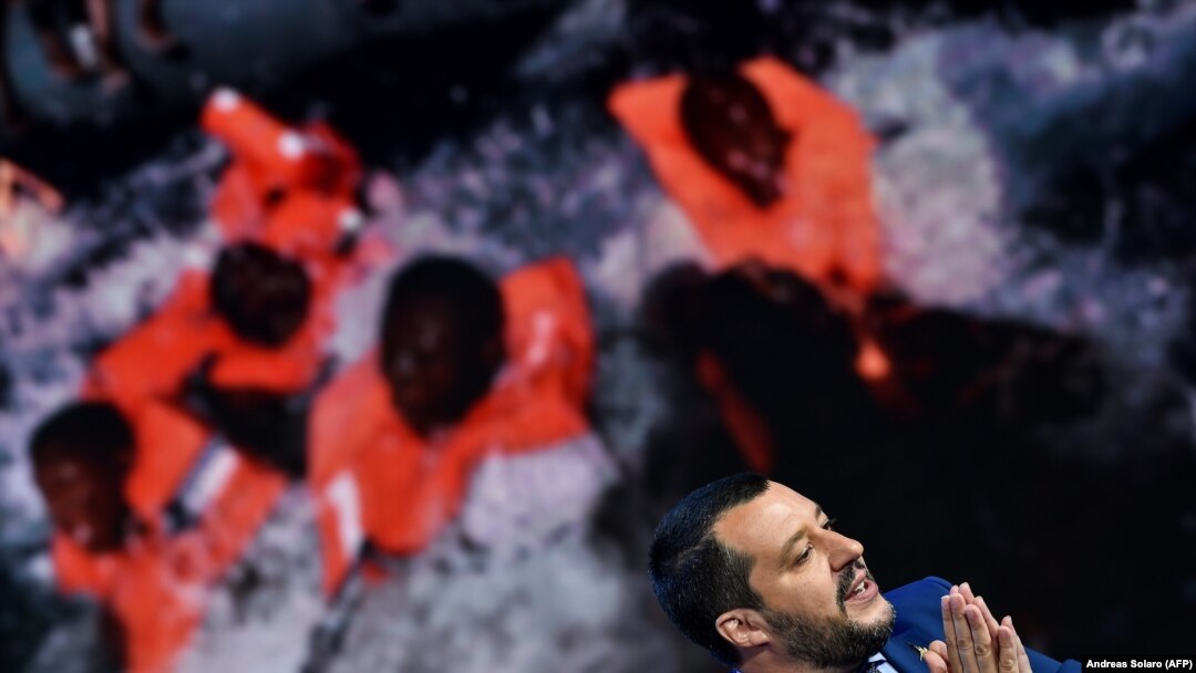 Ministrul de Interne și vice premier al Italiei, Mateo Salvini în timpul emisiunii „Porta a Porta” la Rai 1
