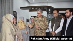 Pakistani Army chief General Qamar Javed Bajwa meets with Hazara leaders in Quetta.