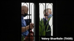 Розгляд питання про арешт радника глави «Роскосмосу» Івана Сафронова в суді. Москва, 7 липня 2020 року