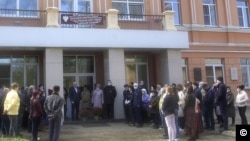 Протичумний інститут в Іркутську, що перебуває у підпорядкуванні Росспоживнагляду – російської служби із захисту прав споживачів і громадського здоров’я. Росспоживнагляд повідомив лише, що померлій діагностували «пневмонію невідомої етіології» 