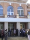 Протичумний інститут в Іркутську, що перебуває у підпорядкуванні Росспоживнагляду – російської служби із захисту прав споживачів і громадського здоров’я. Росспоживнагляд повідомив лише, що померлій діагностували «пневмонію невідомої етіології» 