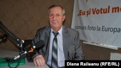 Eugen Datco în studioul Europei Libere la Chișinău