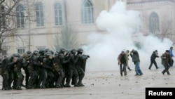 7-апрель, 2010-жыл. Бишкек. "Азаттыктын" архиви.