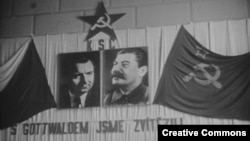 Портреты Готвальда и Сталина и коммунистические символы на VIII съезде КПЧ, 1946 год