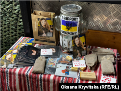 На благодійному концерті у Празі Христина зібрала 15 тисяч чеських крон та 1100 грн. Кошти спрямують на закупівлю обладнання підрозділу БПЛА