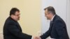 Ambasadorul UE la Chișinău, Peter Michalko, dând mâna cu noul premier Ion Chicu